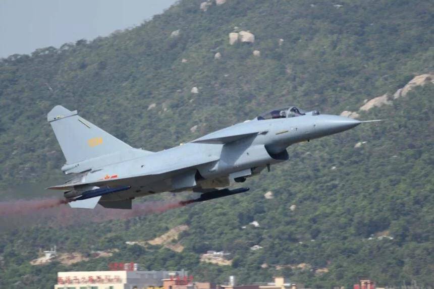 Ўзбекистон Хитойдан тўртта J-10CЕ қирувчиларини қабул қилди — ОАВ